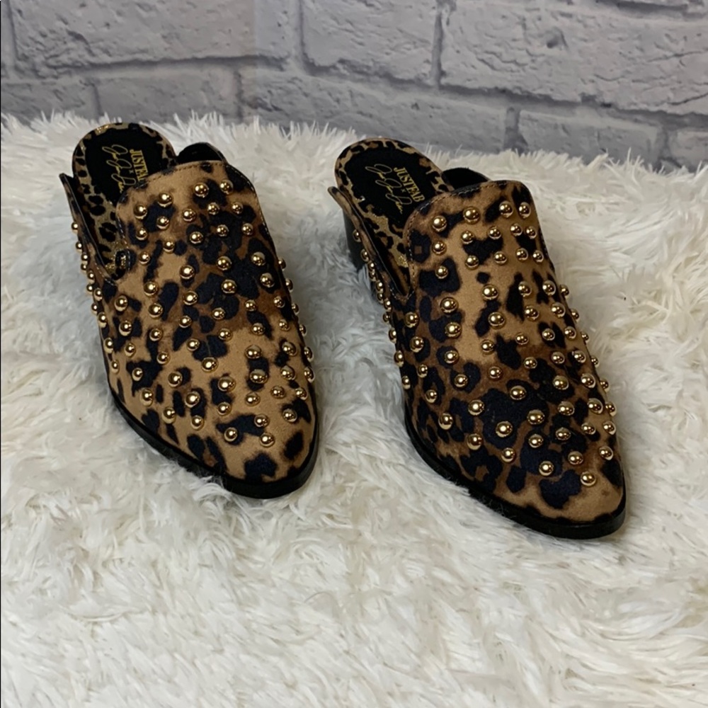 Never worn Cheetah print shoes